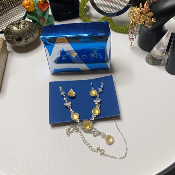 Avon Yellow Paste Gems Y Necklace and Dangle Earrings - Picture 2 of 4